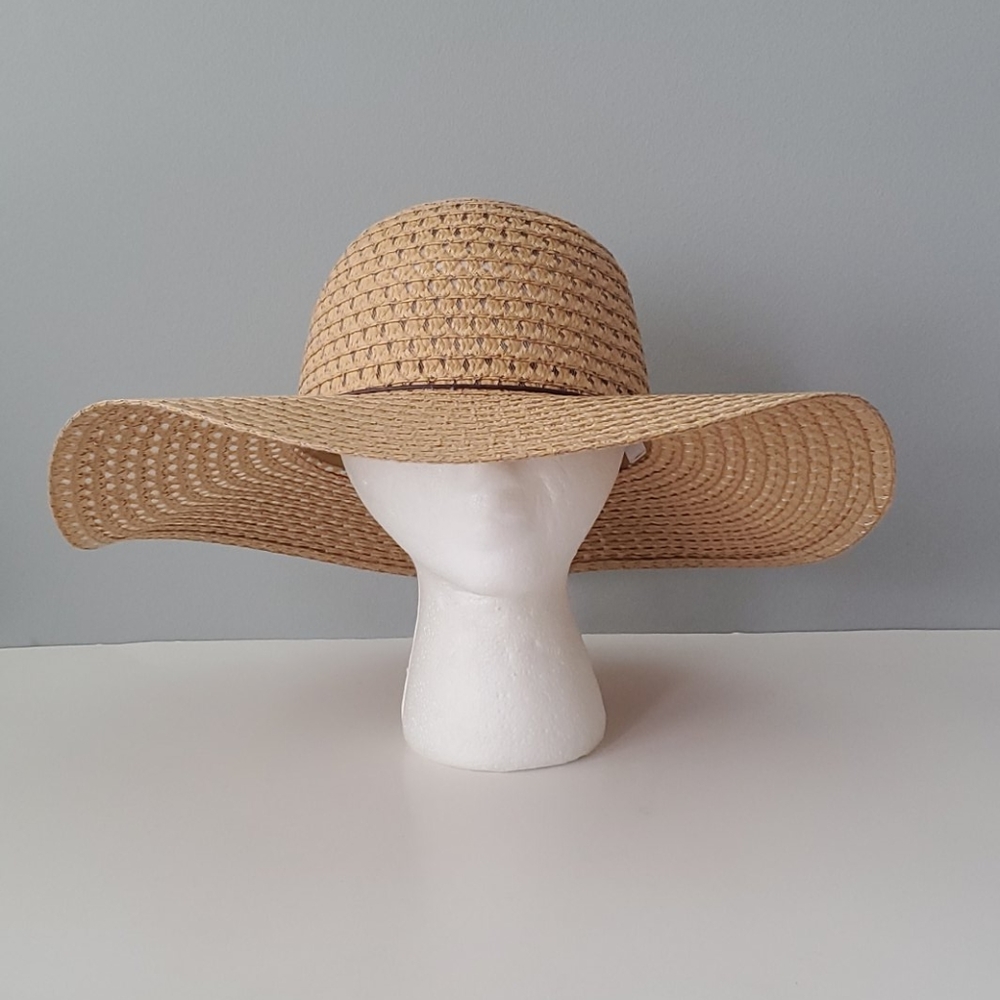 Time and Tru Cream Straw Floppy Summer Hat